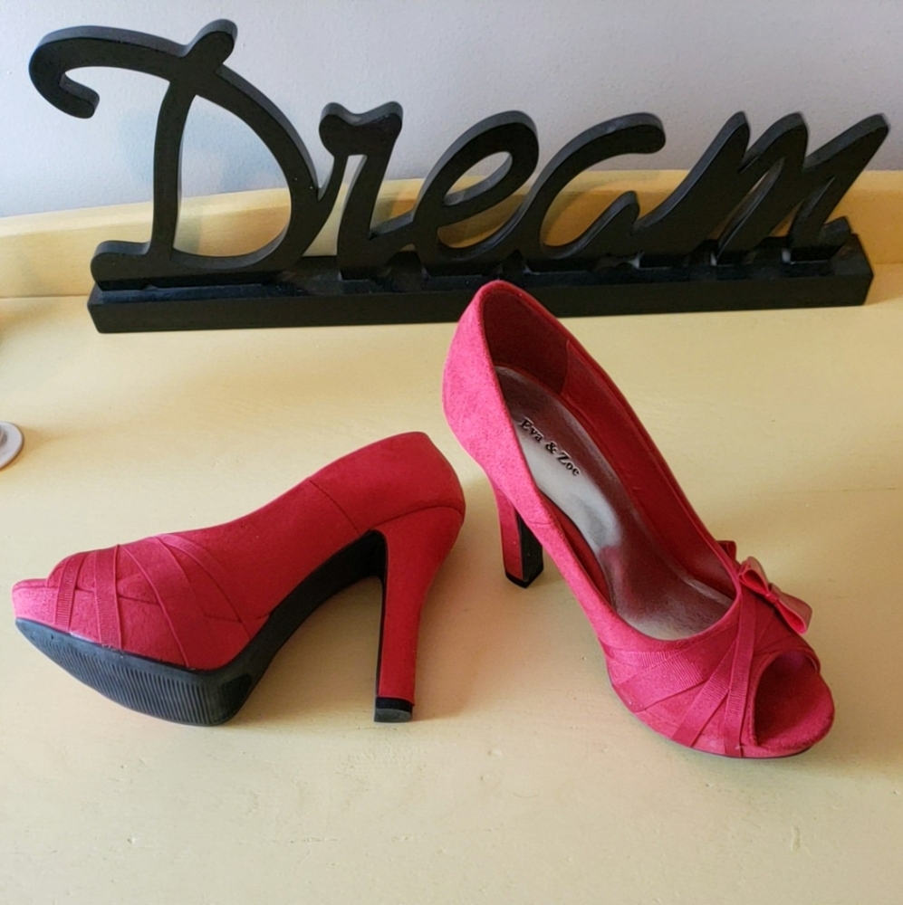 Heels - Picture 4 of 4